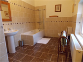 cottage-bathroom